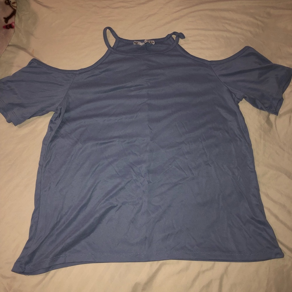 Haulter and open shoulder top
